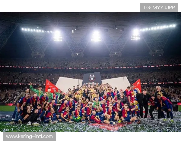 比利亚雷亚尔对阵巴塞罗那，黑马挑战领头羊。